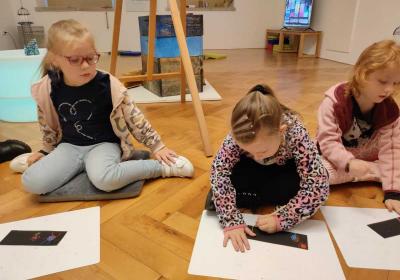 Prvňáčci na výstavě Slunovraty v nás