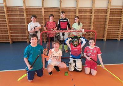 Školní turnaj ve florbalu vyhrál tým žáků ze 7.A